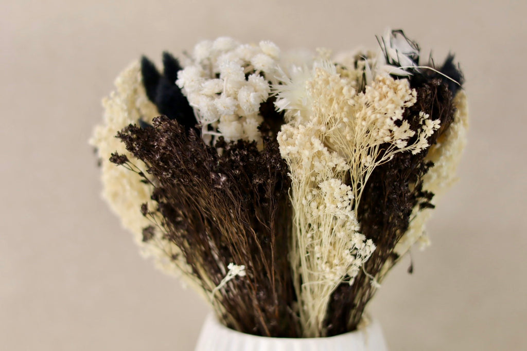 Black and White n31 Dried Bouquet