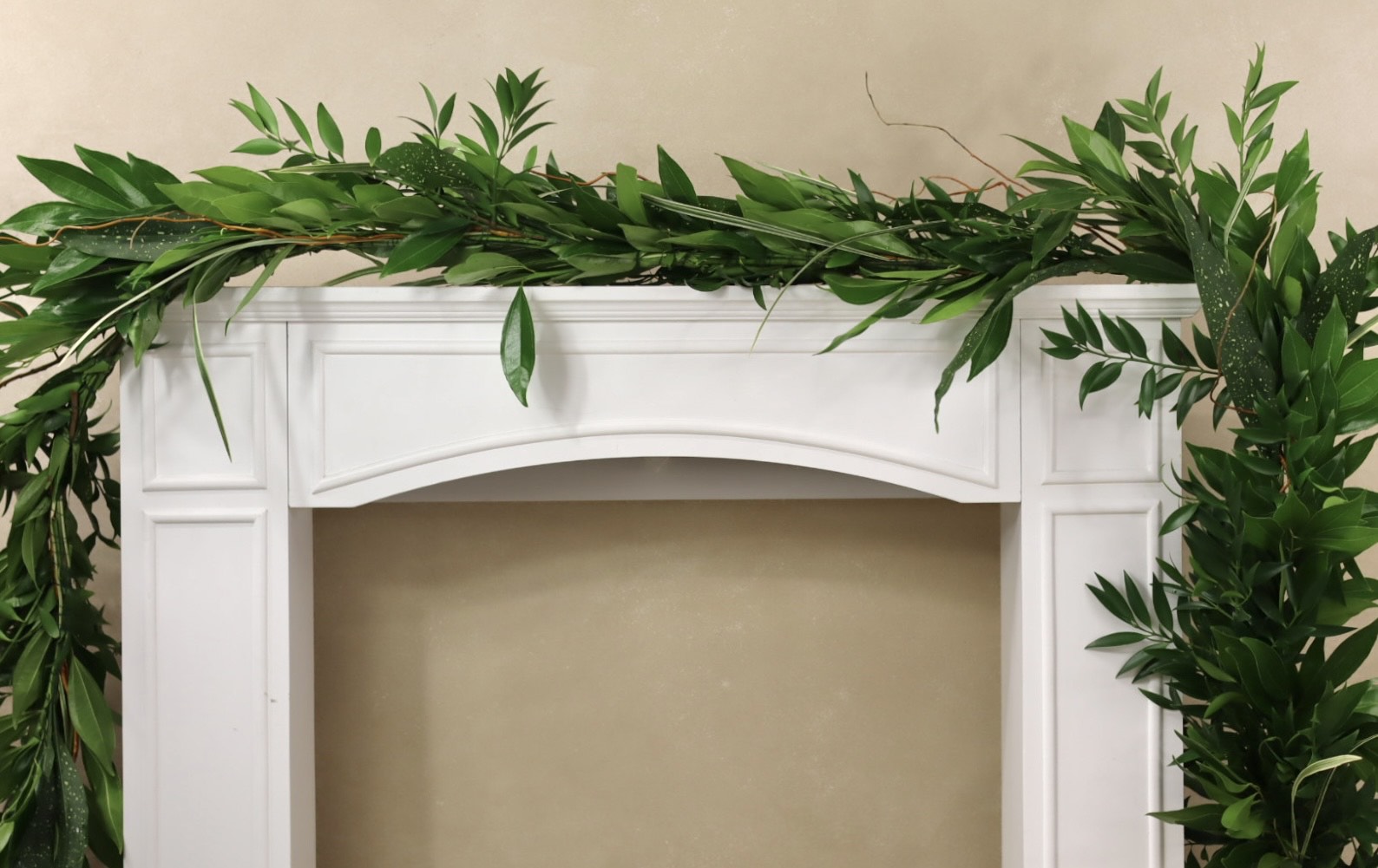 Cocculus Curly Willow Milkyway Nagi & Variegated Lilly Grass Garland