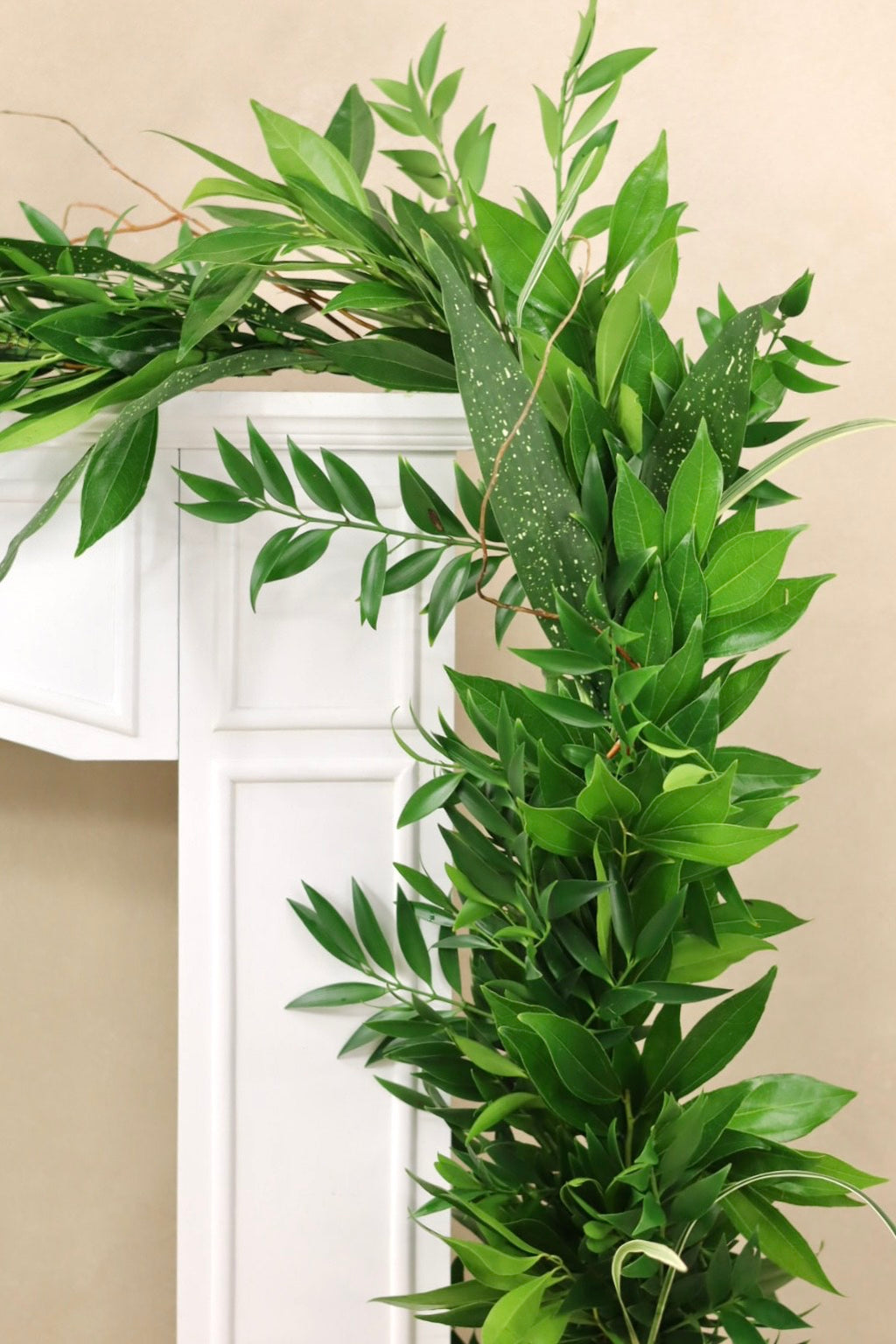 Cocculus Curly Willow Milkyway Nagi & Variegated Lilly Grass Garland