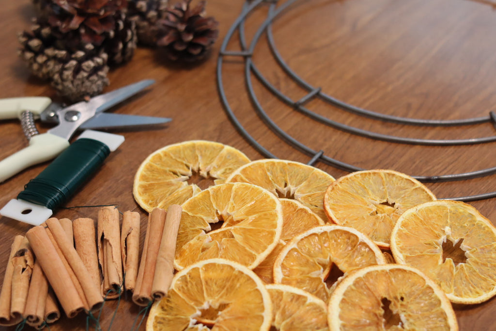 Build-a-Wreath Kit -Deluxe Makes Two Fresh Wreaths