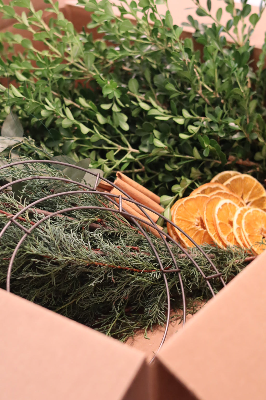 Build-a-Wreath Kit -Deluxe Makes Two Fresh Wreaths